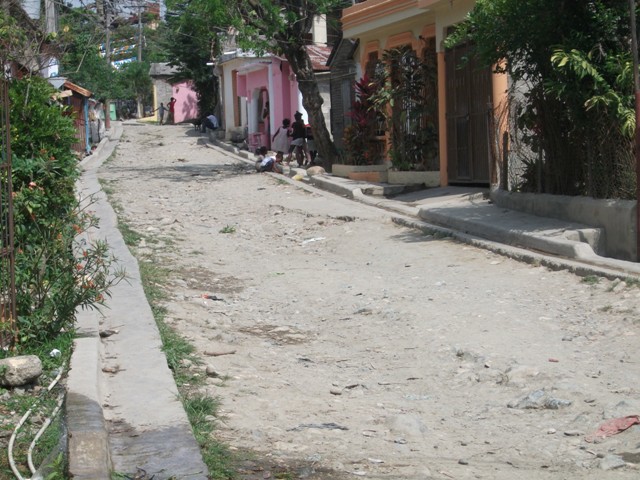 Reclaman pavimentación calles de la comunidad Pérez en Imbert las cuales están intransitables