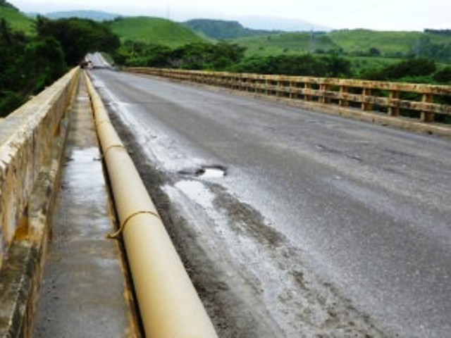 Conductores denuncian que dos puentes de Imbert son un peligro inminente