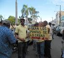 Transportistas urbanos protestan contra accionar de carros y guaguas “piratas” en el centro de PP