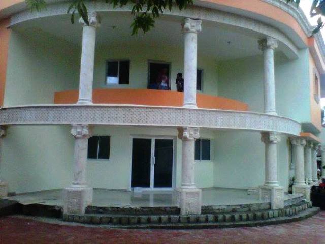 Inauguran edificio que alojará oficinas municipales en Guananico