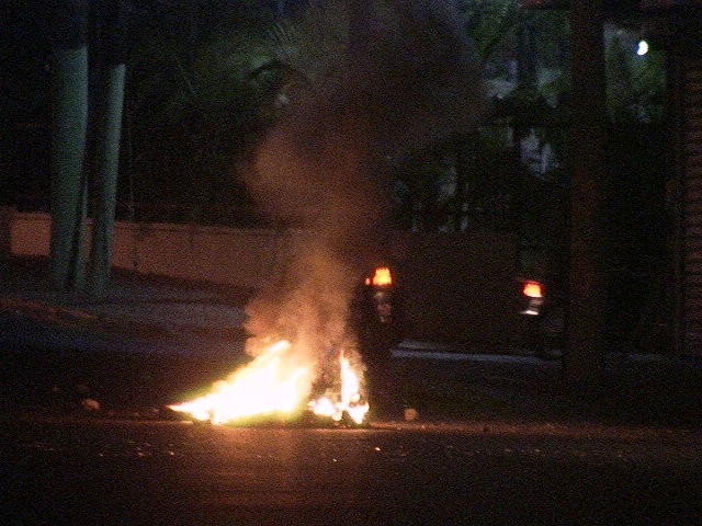 Sectores parte baja de PP siguen realizando protestas por largos apagones de hasta 16 horas