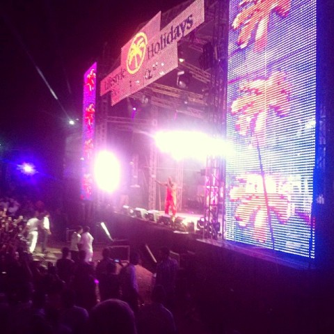 Concierto de Wyclef Jean e Ilegales en Lifestyle es abarrotado por  centenares de personas