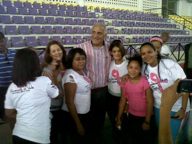 Ministro de Deportes visita a PP e inspecciona reparación áreas y pabellones del polideportivo