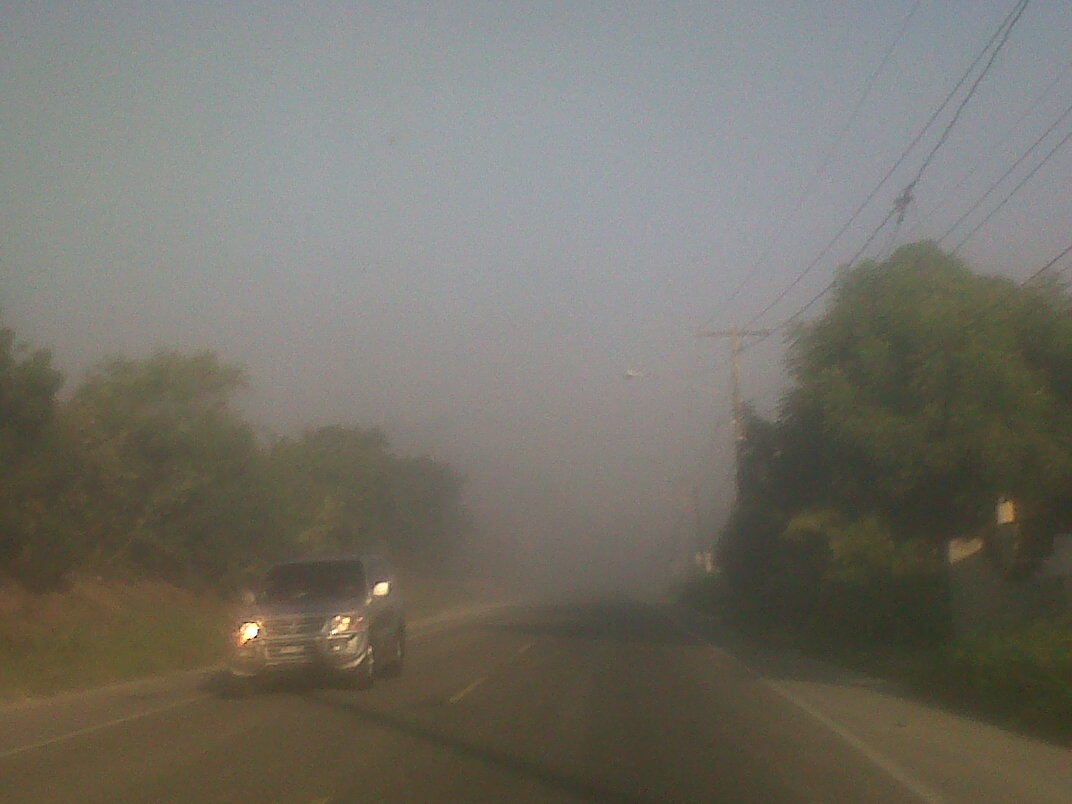 Vertedero municipal sigue ardiendo ocasionando densa nube de humo que afecta el transito y actividades turísticas