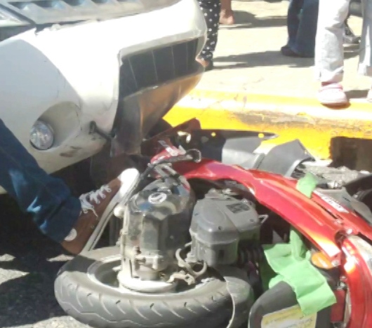  Choque de jeepeta y passola en calle 12 de julio deja hombre herido
