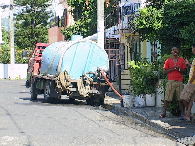 Ciudadanos de Puerto Plata se quejan por falta de agua potable en varios sectores