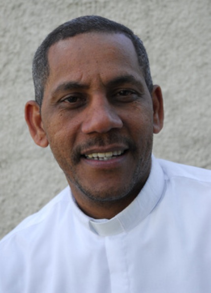 Sacerdote lanza duras críticas a los apagones kilométricos que afectan a Puerto Plata