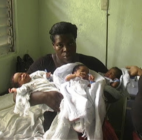 Mujer haitiana da a luz unos trillizos en hospital Ricardo Limardo de Puerto Plata