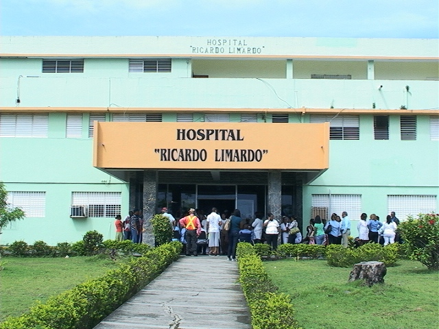 Ciudadanos continúan quejándose por condiciones deplorables del hospital Ricardo Limardo