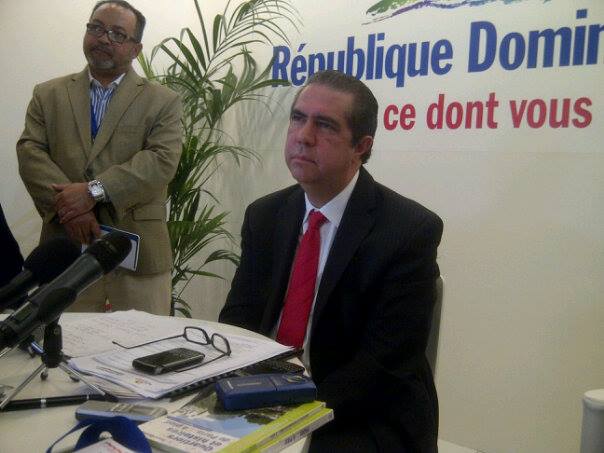 Desde Paris, ministro de turismo sigue haciendo promesas vacías a Puerto Plata