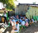 Estudiantes y maestros se ahogan de calor en San Marcos; nueva escuela está paralizada por falta de recursos