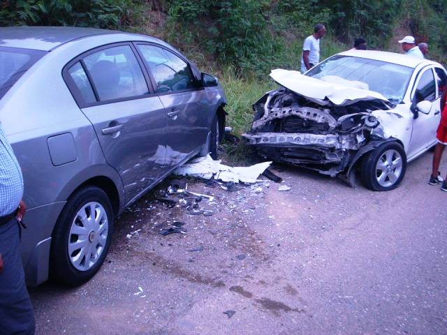 Accidente de tránsito deja dos personas heridas en “curva de la muerte” ubicada en la carretera Imbert-Altamira