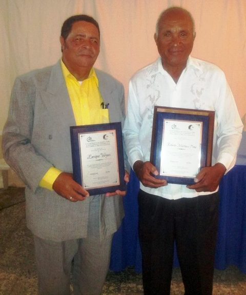 Gremios reconocen a periodistas Enrique Vargas y Roberto Martínez Peña en PP