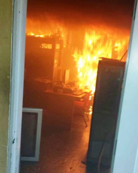Fuego causa daños a equipos electrónicos en cabina de control Universidad Autónoma de Santo Domingo en Puerto Plata