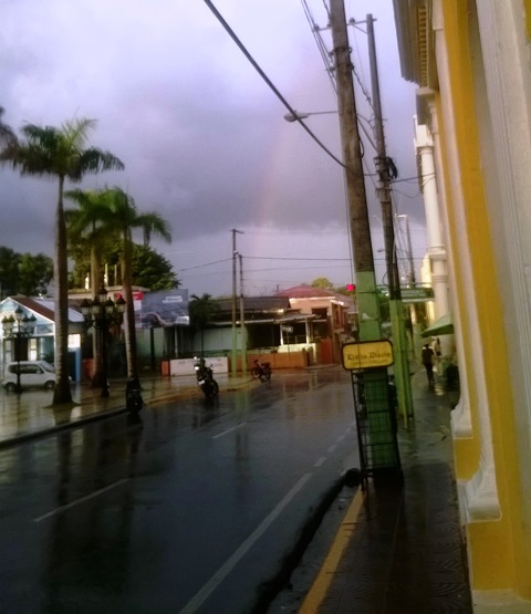 Al caer la tarde se producen chubascos en Puerto Plata debido a vaguada pre-frontal sobre la región noroeste del país       