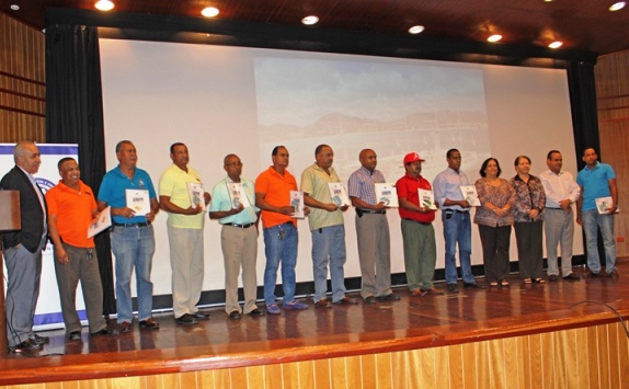 Cámara de Comercio de Puerto Plata entrega curso de inglés multimedia para taxistas turísticos de la Zona Norte