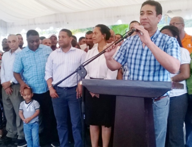 Senador de PP ofrece apoyo a Geraldo Vargas para CC del PLD