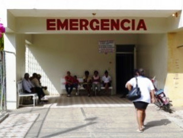 Empleados paralizan hospital de Imbert exigiendo pago salarios atrasados