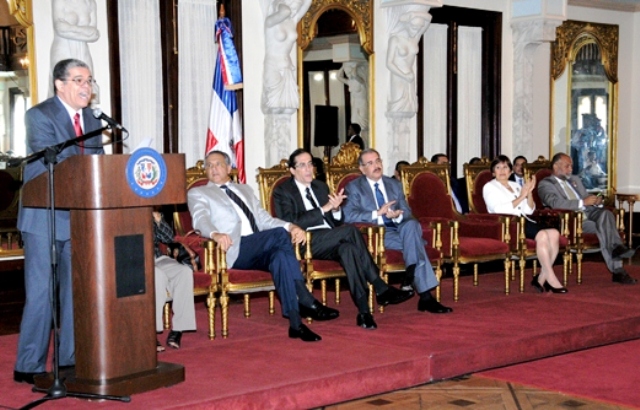 Maestros jubilados de PP podrán cobrar en sus pensiones aumento dispuesto por el presidente Medina 