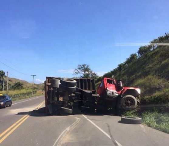 Catedrática universitaria de PP demanda construcción de carretera a cuatro carriles