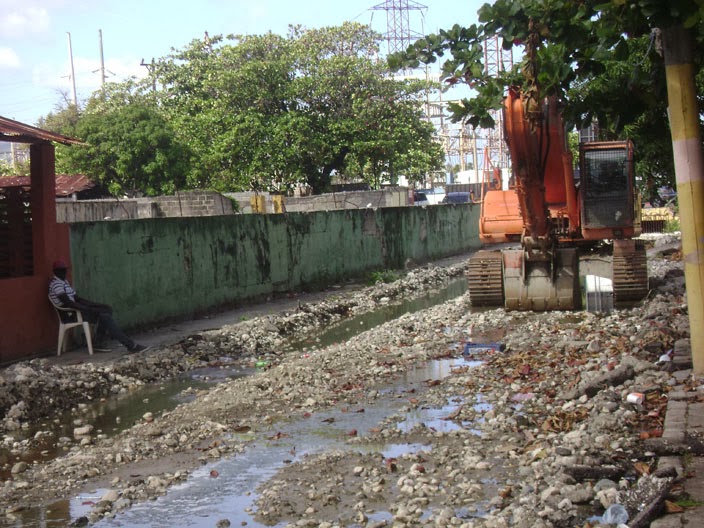 No hay planos, paralizan trabajos