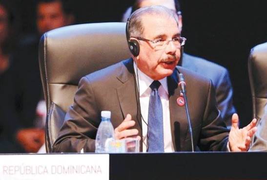 Presidente Medina le da “tremendo boche y enfrenta a los detractores de República Dominicana