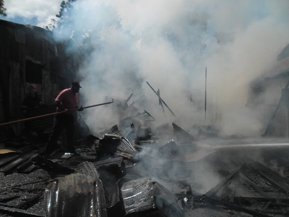 Incendio reduce a cenizas tres viviendas con sus ajuares en sector de Puerto  Plata