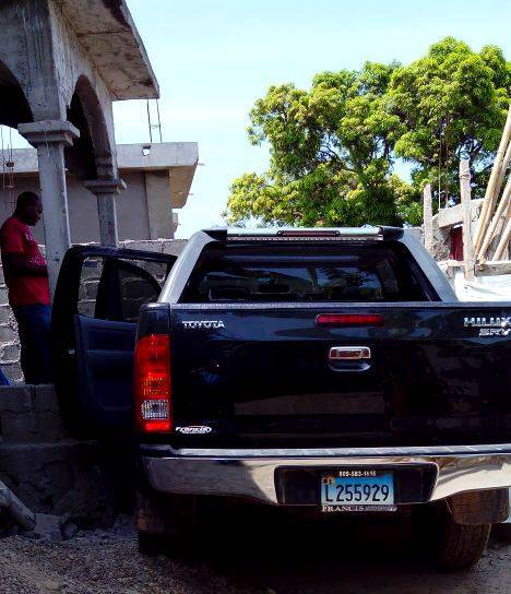 Recuperan en Haití camioneta que le fue despojada por hombres armados a un ganadero de Guananico