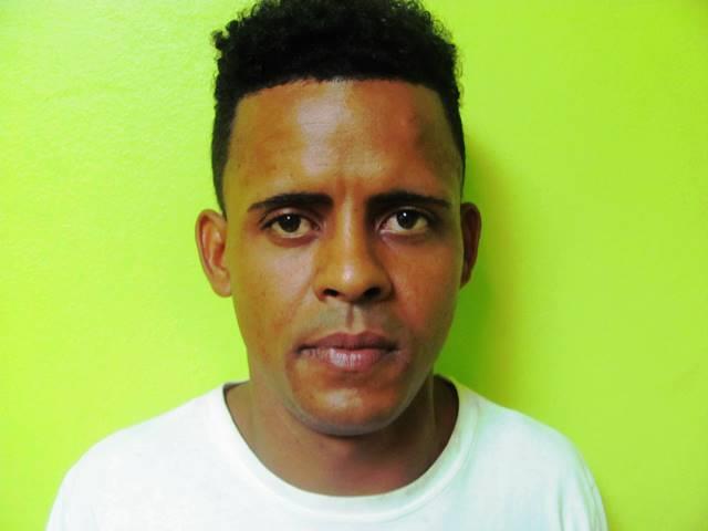 DNCD arresta joven en Los Callejones al cual les ocuparon 21 porciones de cocaína y marihuana