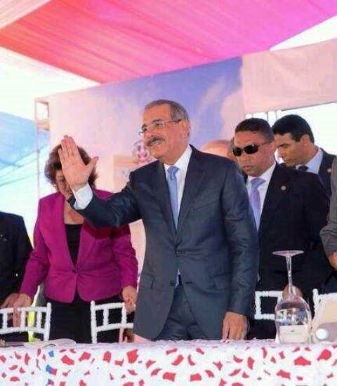 Presidente Medina viene el jueves a PP a inaugurar seis escuelas construidas por el gobierno