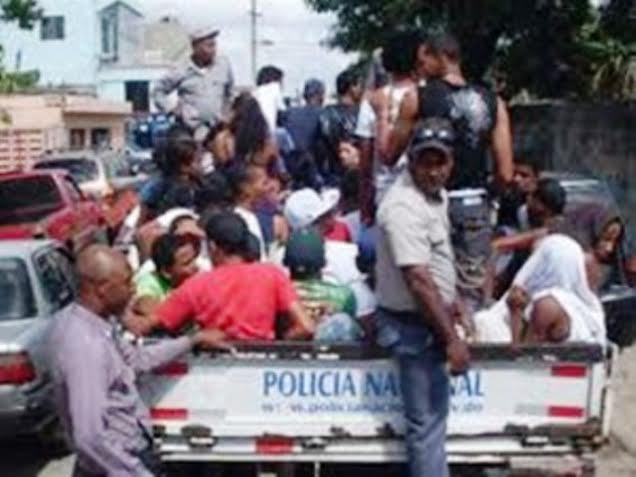 Condenan atropellos de policías a ciudadanos de Puerto Plata en los  famosos operativos o redadas
