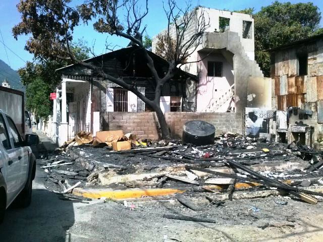 Afectados por incendio que provocó cable eléctrico en PP esperan indemnización de EDENORTE