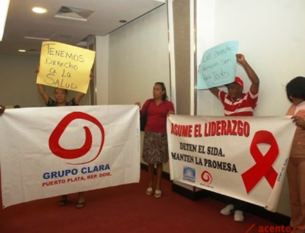 Grupo Clara exige antiretrovirales para personas con VIH-SIDA sean incluidos en la Seguridad Social