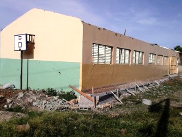 Consideran excesivo el presupuesto consignado para reparación escuela 20-30 del Ensanche Miramar