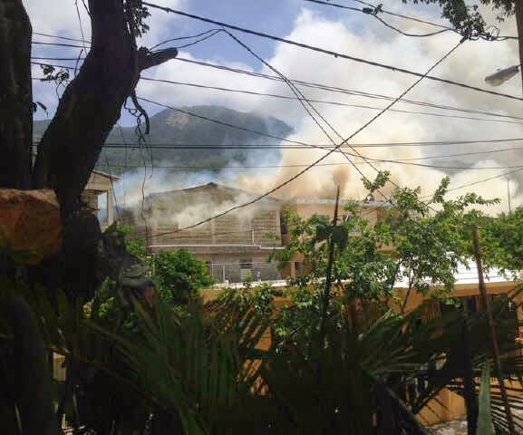 Incendio consume vivienda con todos sus ajuares en el sector Padre Las Casas de Puerto Plata