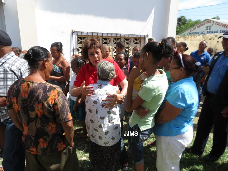 Gobernadora y Plan Social de la Presidencia entregan raciones alimenticias en Puerto Plata