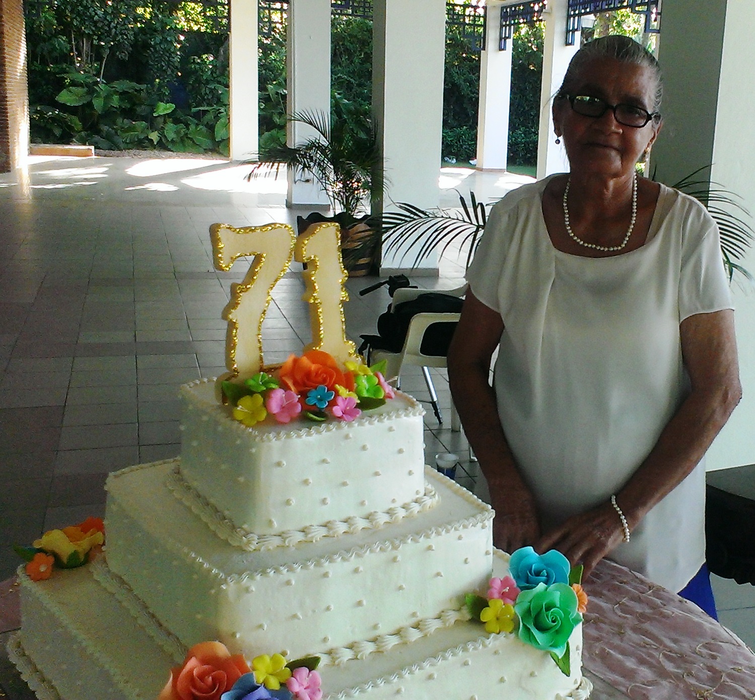 Madre Puertoplateña celebra sus 71 años y es agasajada por sus familiares