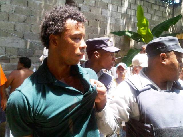 Intentan linchar presunto atracador atrapado en el Ensanche Eduardo Brito