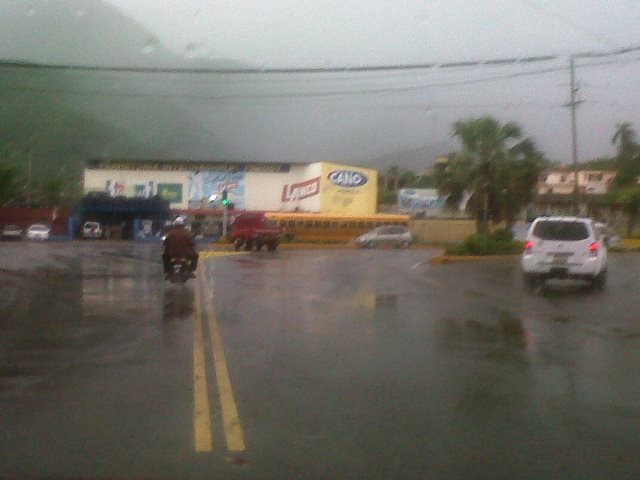 Lluvias continuarán el fin de semana por incidencia de vaguadas y  llegada de un sistema de baja presión