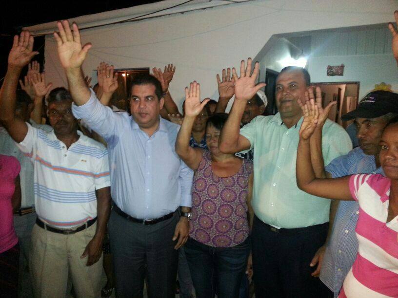 Diputado Javier Clark anuncia buscará nominación senatorial  y juramenta decenas de ex perredeístas