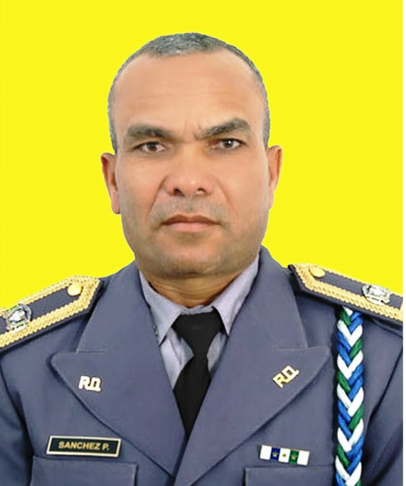 ¡Increíble! Trasladan coronel PN por hacer cumplir horario restricción de expendio de bebidas alcohólicas