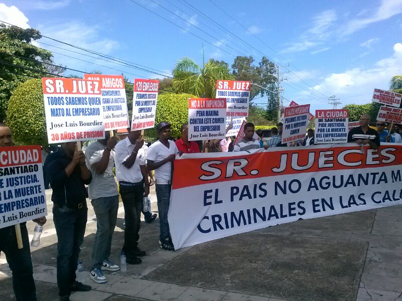  Familiares de empresario cuyo cadáver fue encontrado calcinado en Sosúa piden justicia