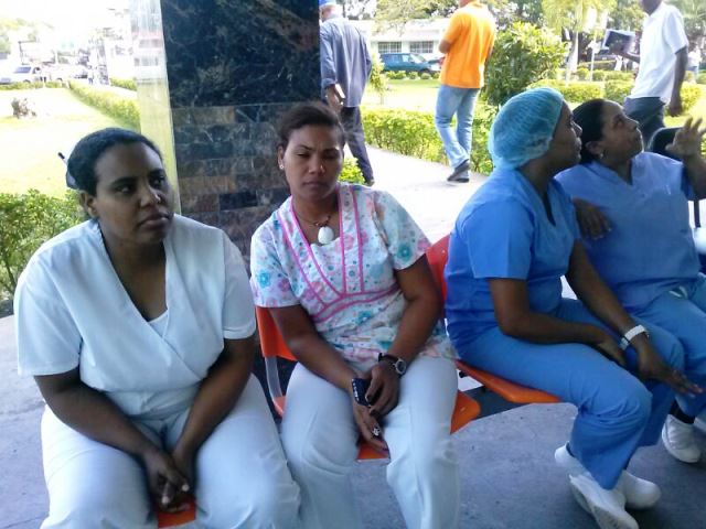 Enfermeras del hospital público de PP se van a paro por 12 horas reclamando salarios atrasados