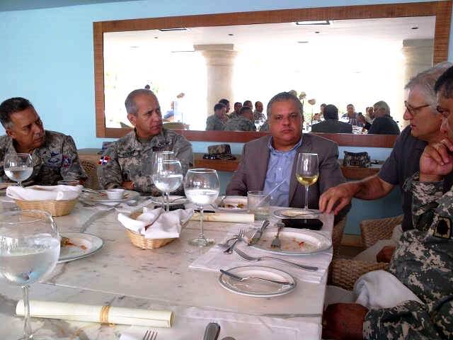 Altos mandos militares sostienen encuentro con hoteleros y empresarios turísticos de Playa Dorada