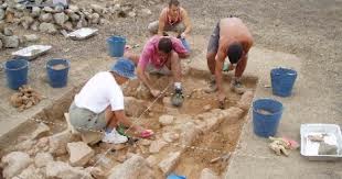 Historiadores, puntilla y el gobierno