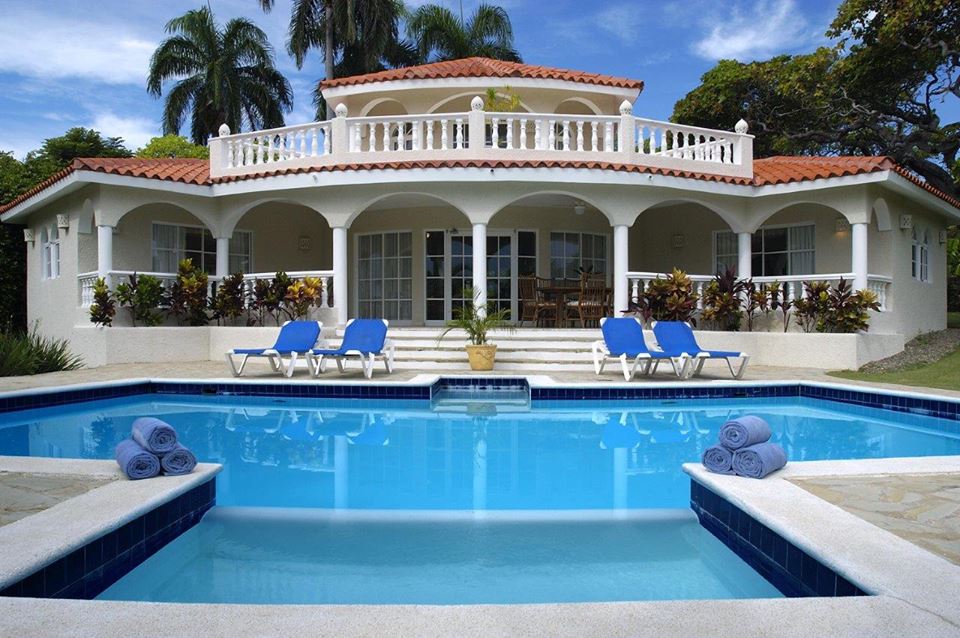 Cadena hotelera Lifestyle Holidays Vacation Resort reconoce a empleados