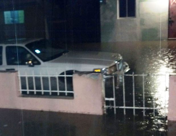 Aguaceros fuertes, tronadas y ráfagas de viento causan inundaciones en sectores de PP
