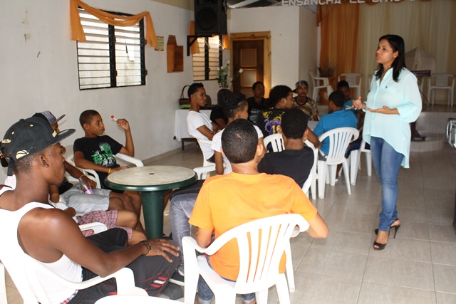 Fiscalía de Puerto Plata y JCI imparten taller " Laboratorio de Negocios para Jóvenes" en sector Padre Granero