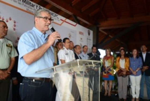 Ministro Obras Públicas vuelve a ofrecer programa de bacheo en PP pero ni refirió carretera a 4 carriles
