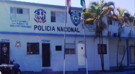 Apresan mujer en Sosúa por robar Euros y a un menor haitiano con porciones de drogas
